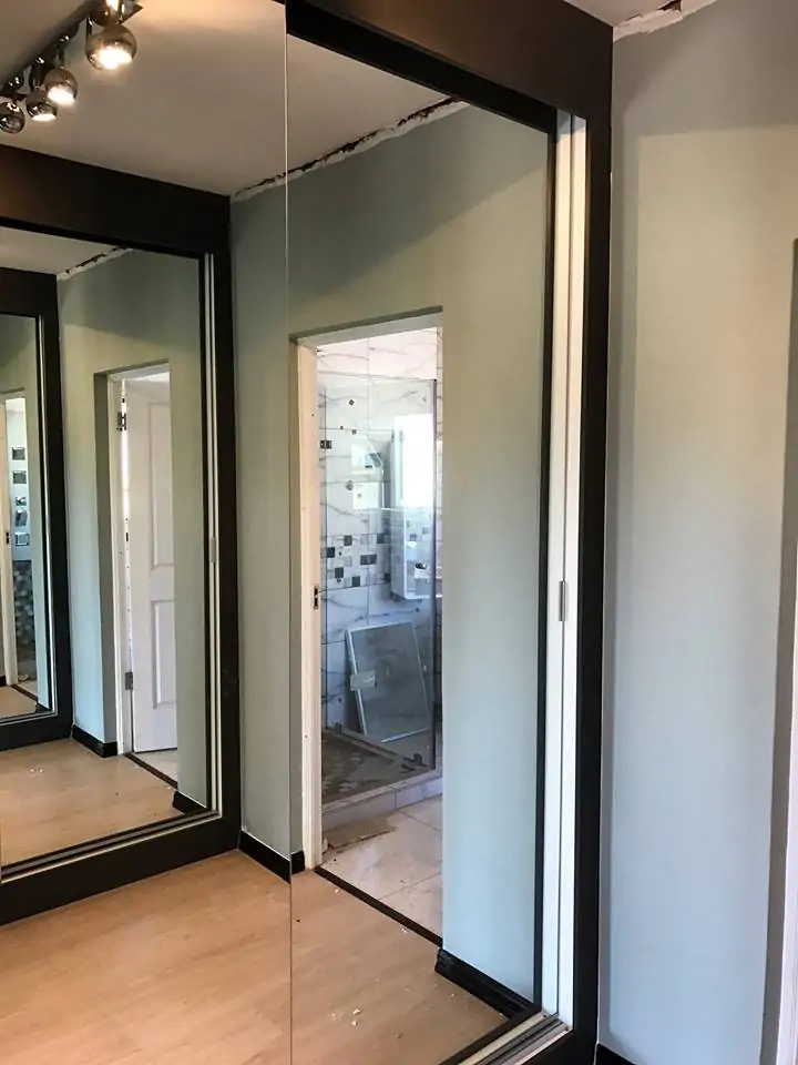 Glass Sliding Door BIC