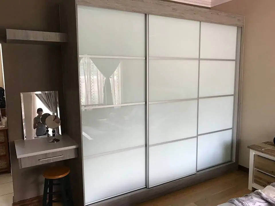 Glass Sliding Door BIC